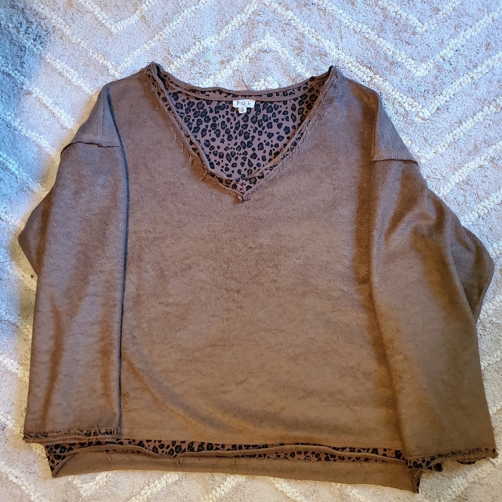 POL Reversable French‎ Terry Leopard V Neck Top
